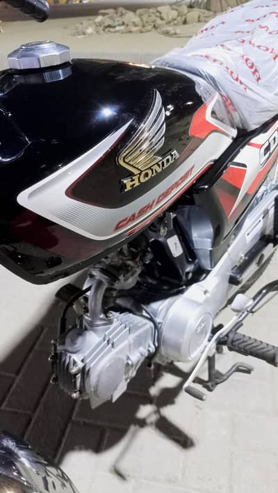 Honda CD-70 2025 Karachi num 1st owner Genuine seald