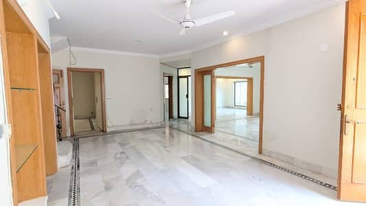 FOR RENT Fully Renovated 6-Beds Double Unit House F_7/1