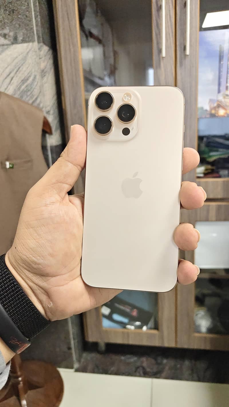 Apple iPhone 16 Pro Max 1