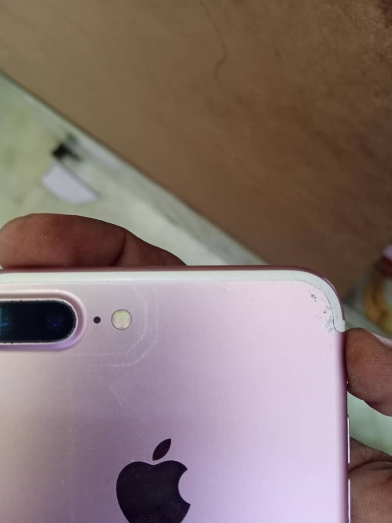 Apple iPhone 7 Plus 5
