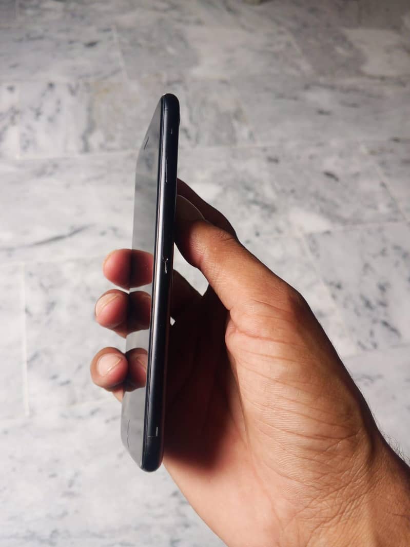 Apple iPhone 7 2