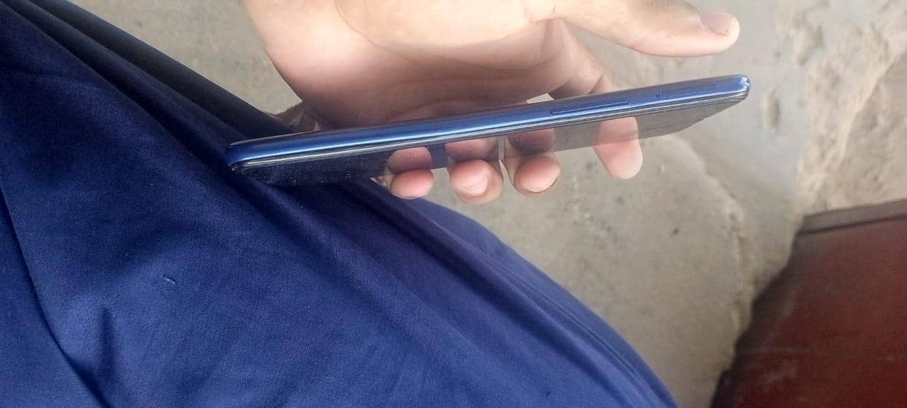 Samsung Mobile A20s 4