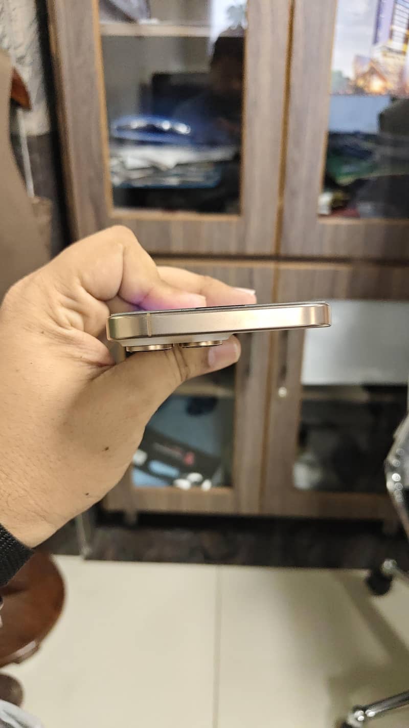 Apple iPhone 16 Pro Max - 1 TB 3
