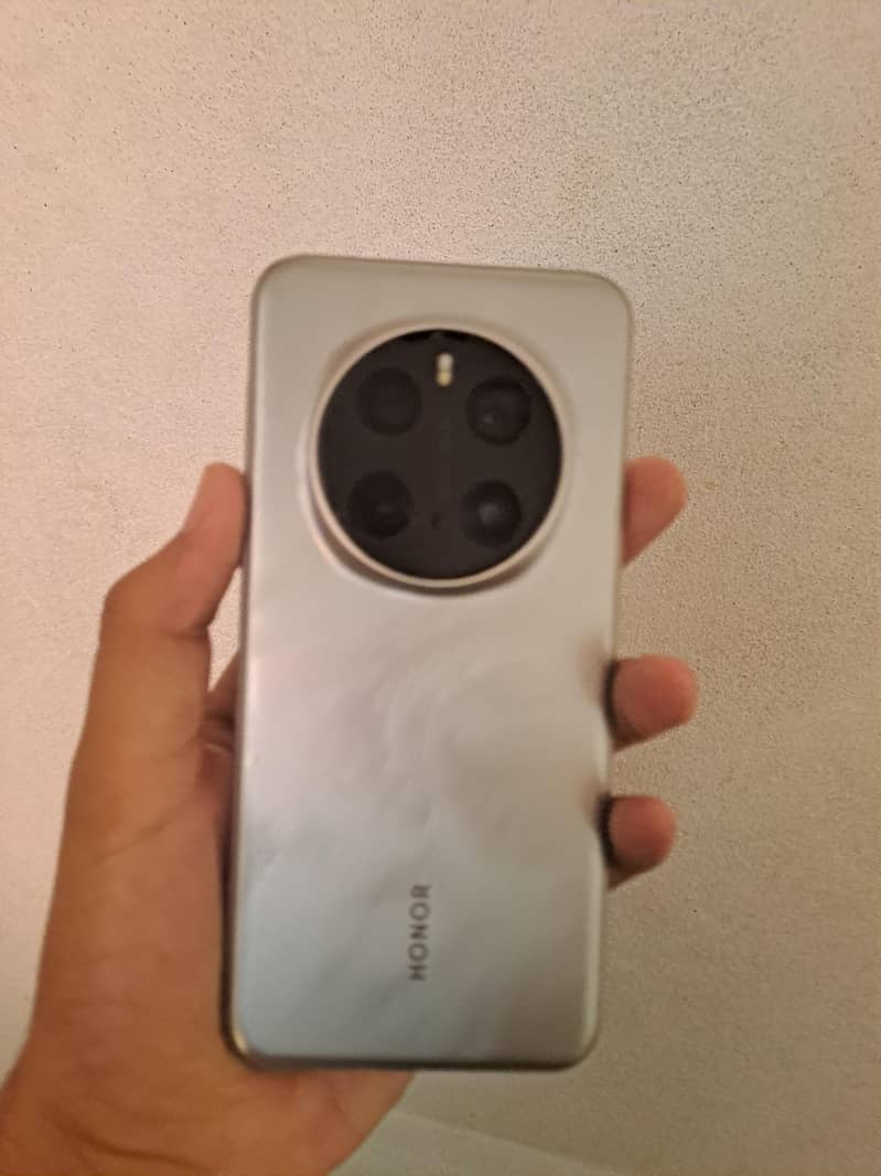 Honor Magic7 Pro 1