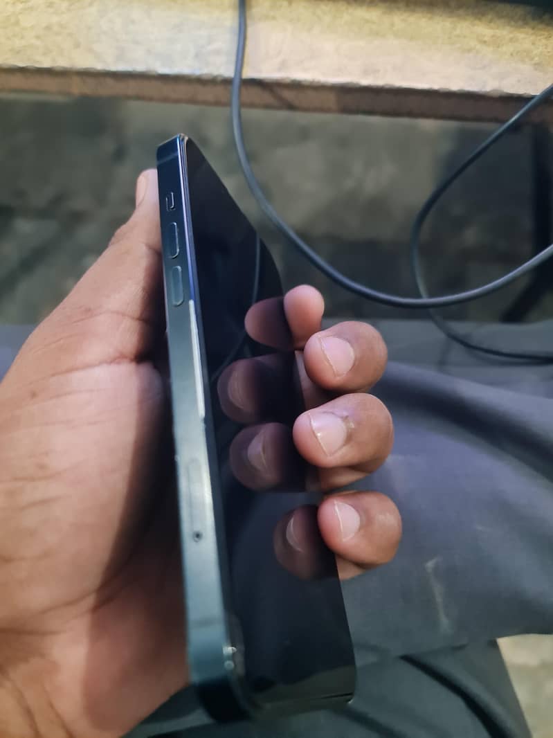 Apple iPhone 13 2