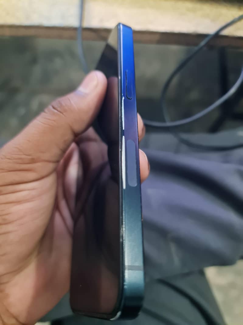 Apple iPhone 13 3