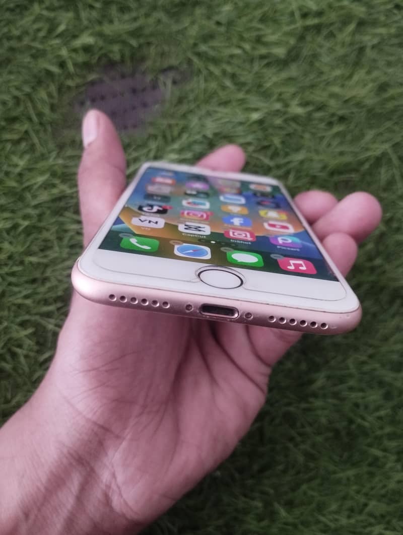 Apple iPhone 8 4