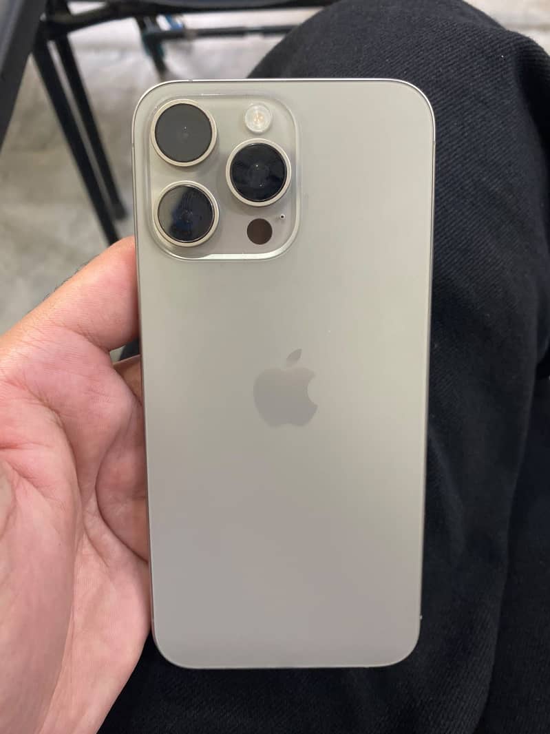 Apple iPhone 15 Pro Max 2