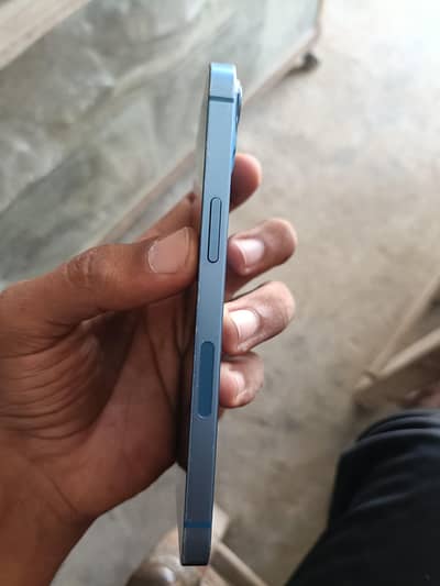 Apple iPhone 13