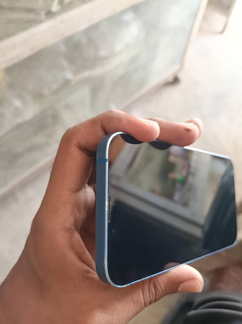 Apple iPhone 13 2