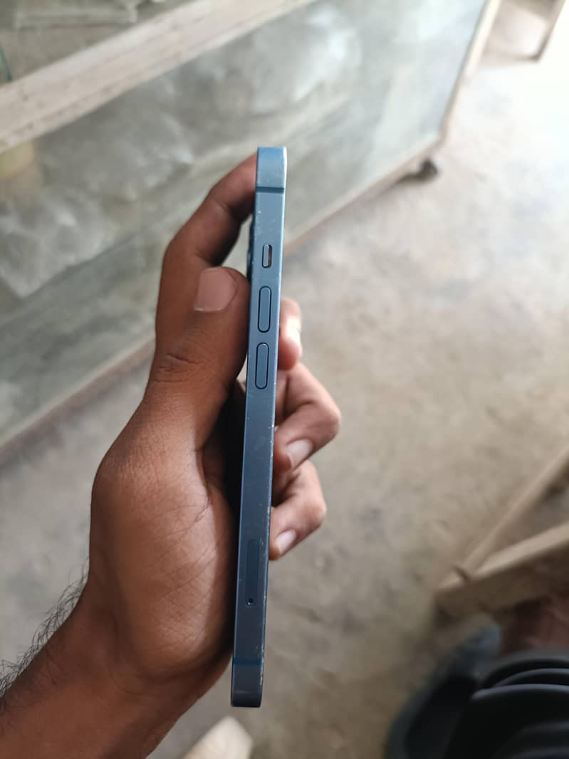 Apple iPhone 13 5