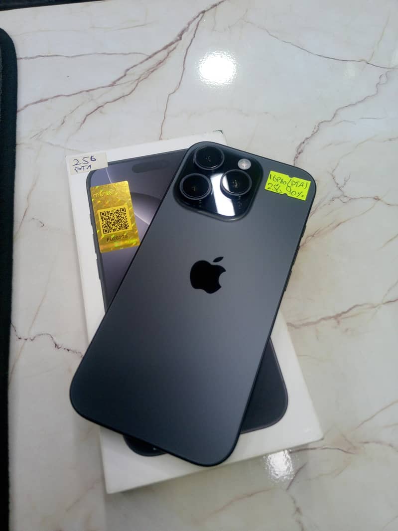 Apple iPhone 16 Pro 1