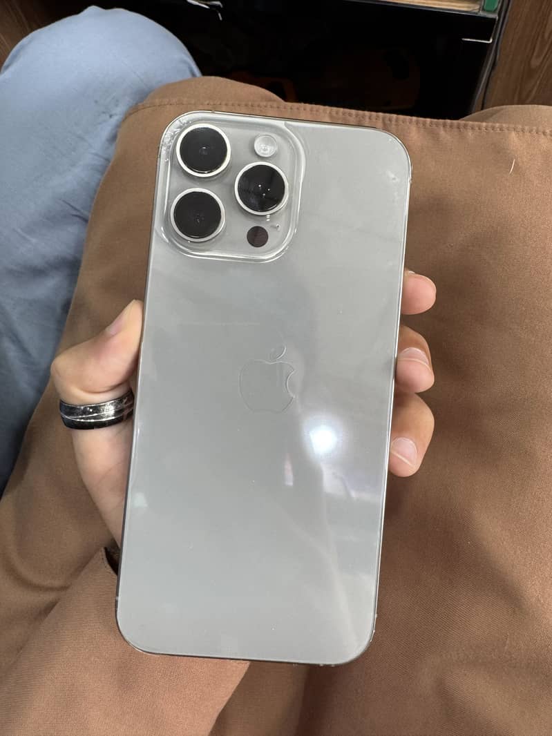 Apple iPhone 16 Pro Max 3