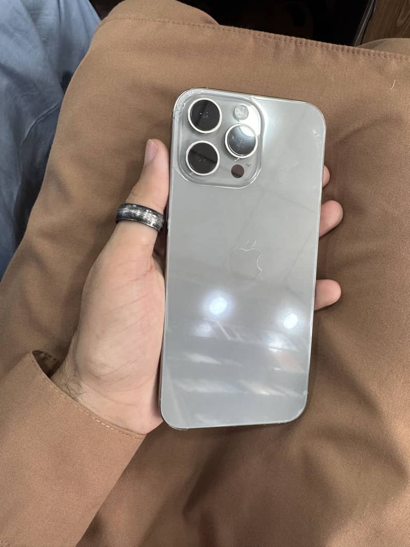 Apple iPhone 16 Pro Max 6