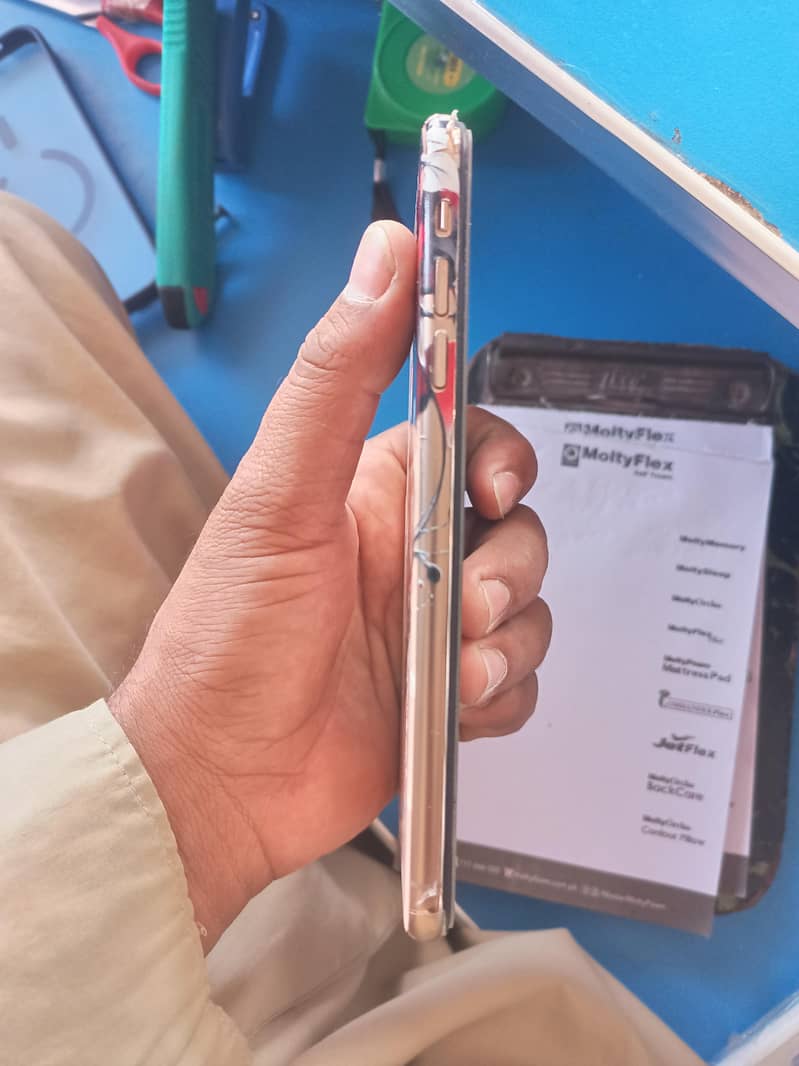 Apple iPhone XS Max 4