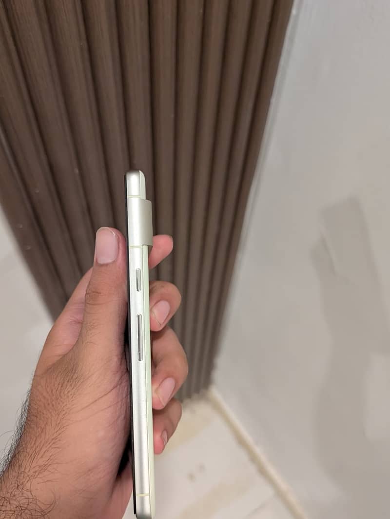 Google Pixel 7 4