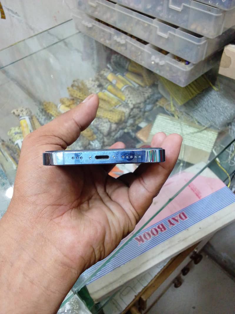 Apple iPhone 13 Pro 4