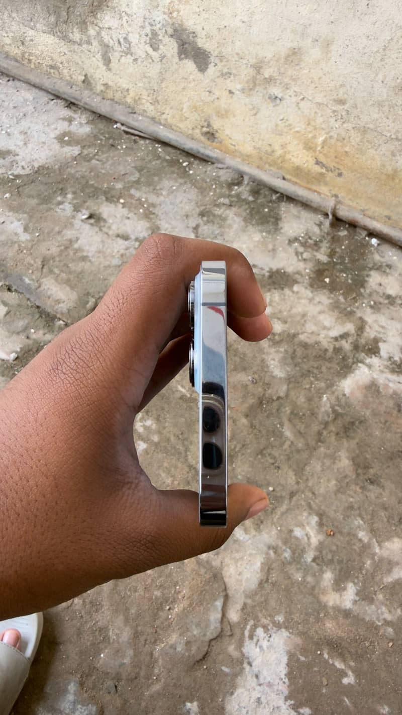 Apple iPhone 13 Pro Max 4