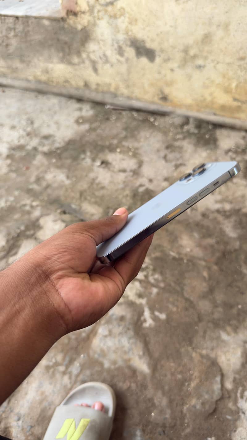 Apple iPhone 13 Pro Max 6