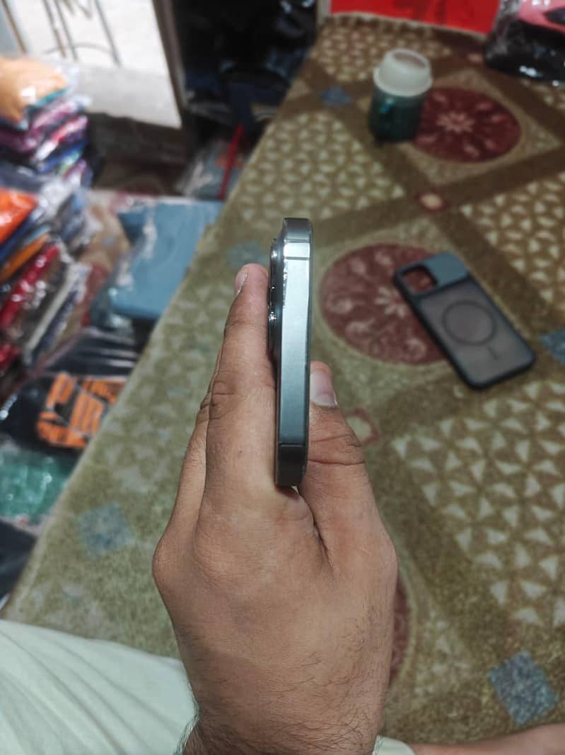 Apple iPhone 13 Pro Max 3