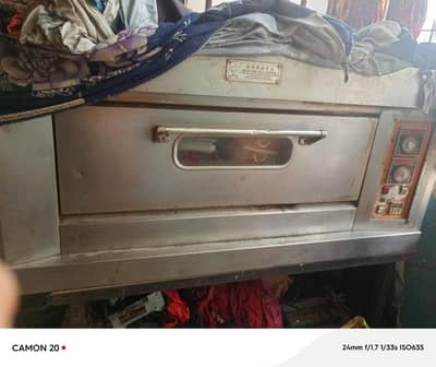 pizza oven with table pans