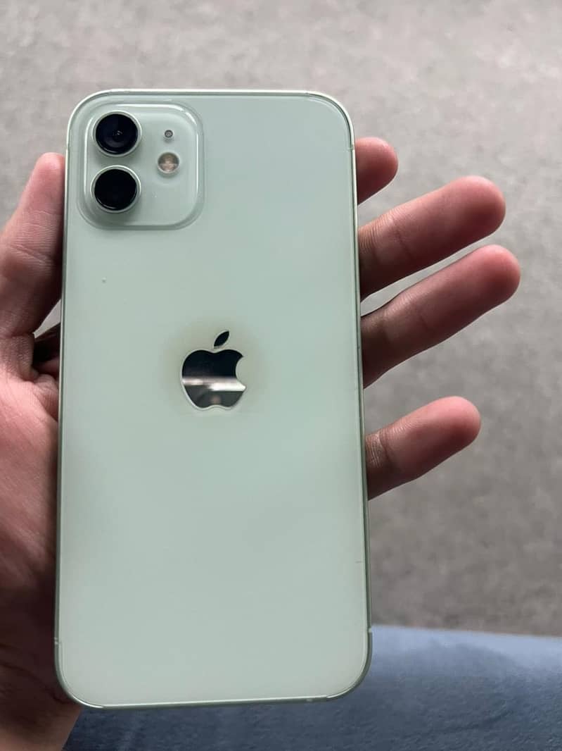 Apple iPhone 12 4