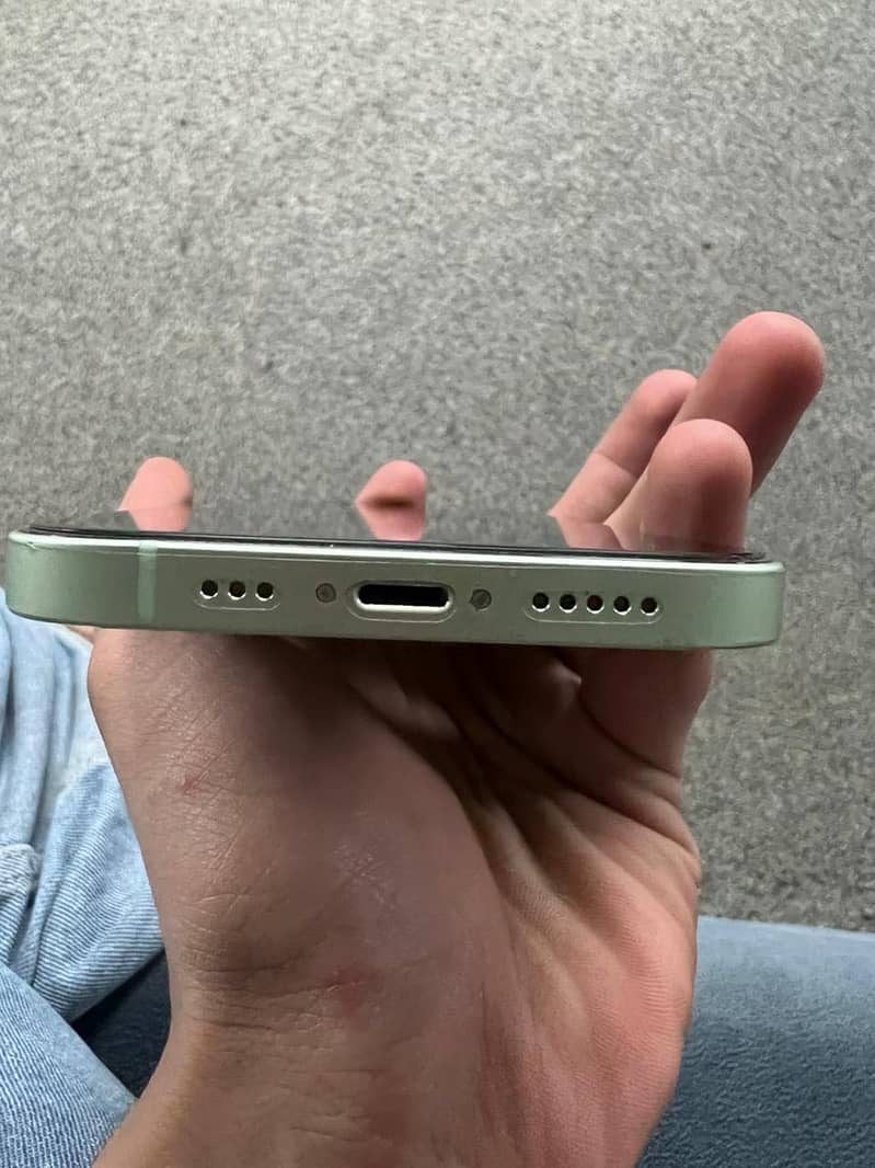 Apple iPhone 12 6