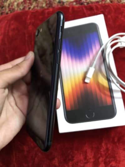 iPhone SE3 mdm 96health waterpack 10/10 condition with box cable