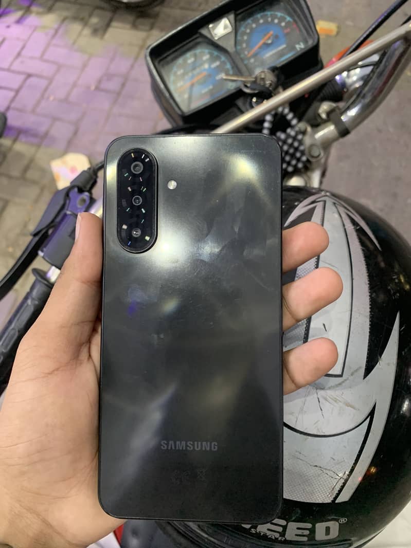 Samsung galaxy A17 non pta with box and cable 0