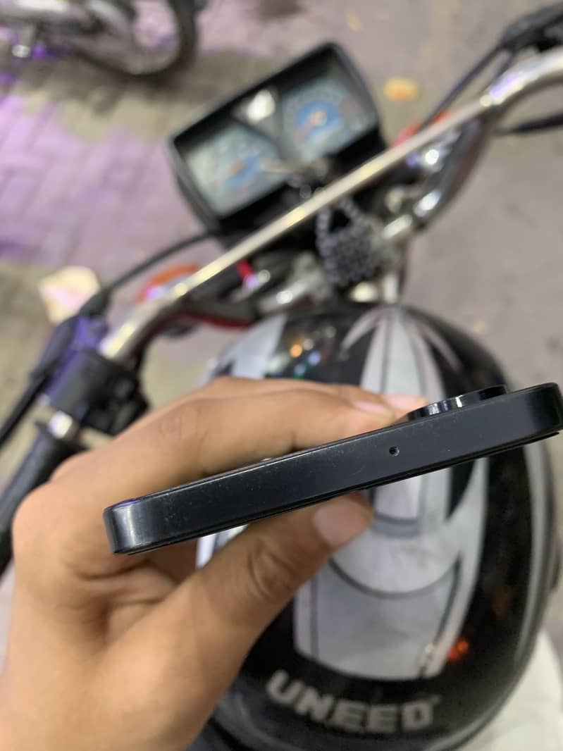 Samsung galaxy A17 non pta with box and cable 1