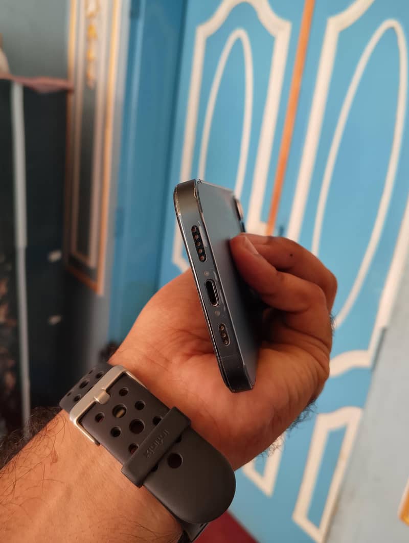 Apple iPhone 12 Pro 4