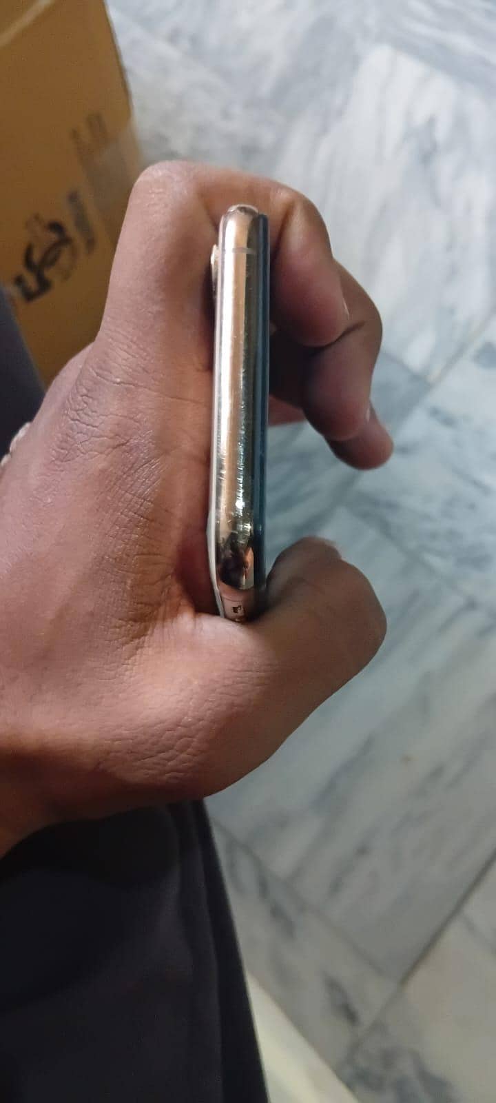 Apple iPhone XS 3