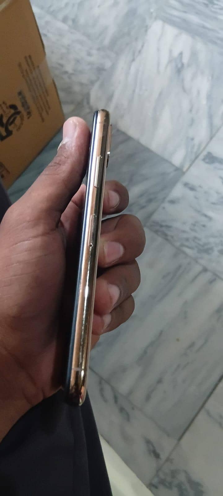 Apple iPhone XS 5