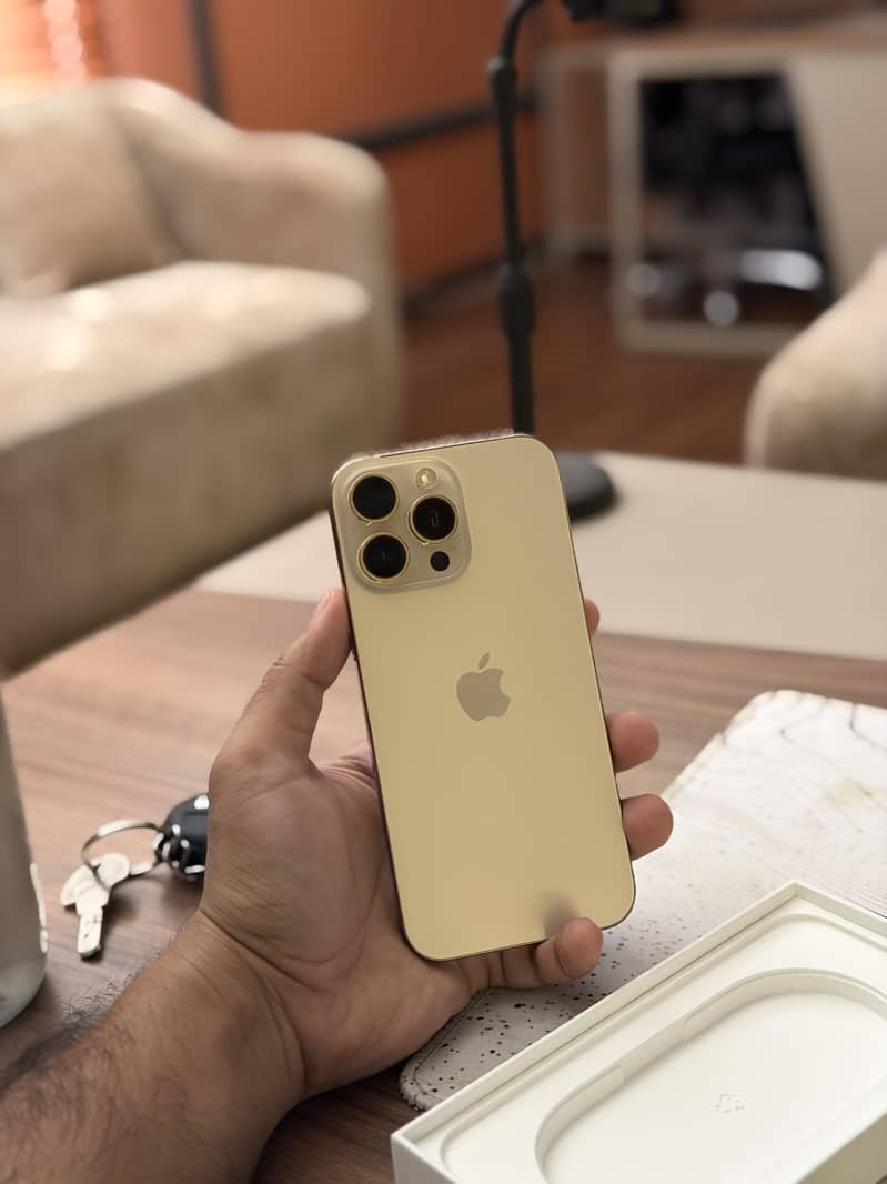 Apple iPhone 16 Pro Max 0