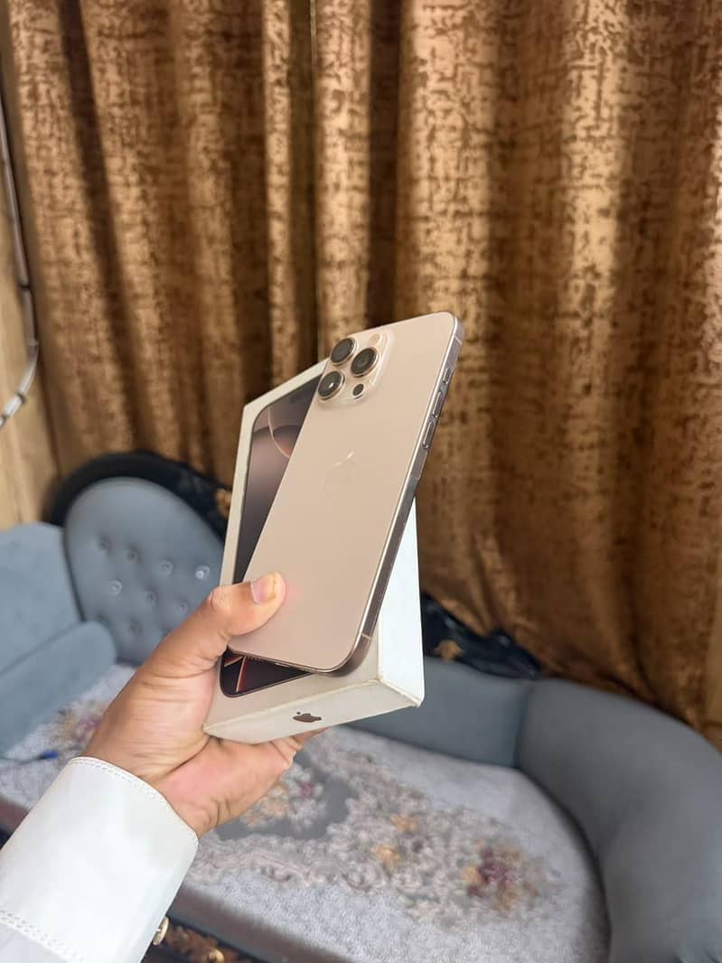 Apple iPhone 16 Pro Max 1