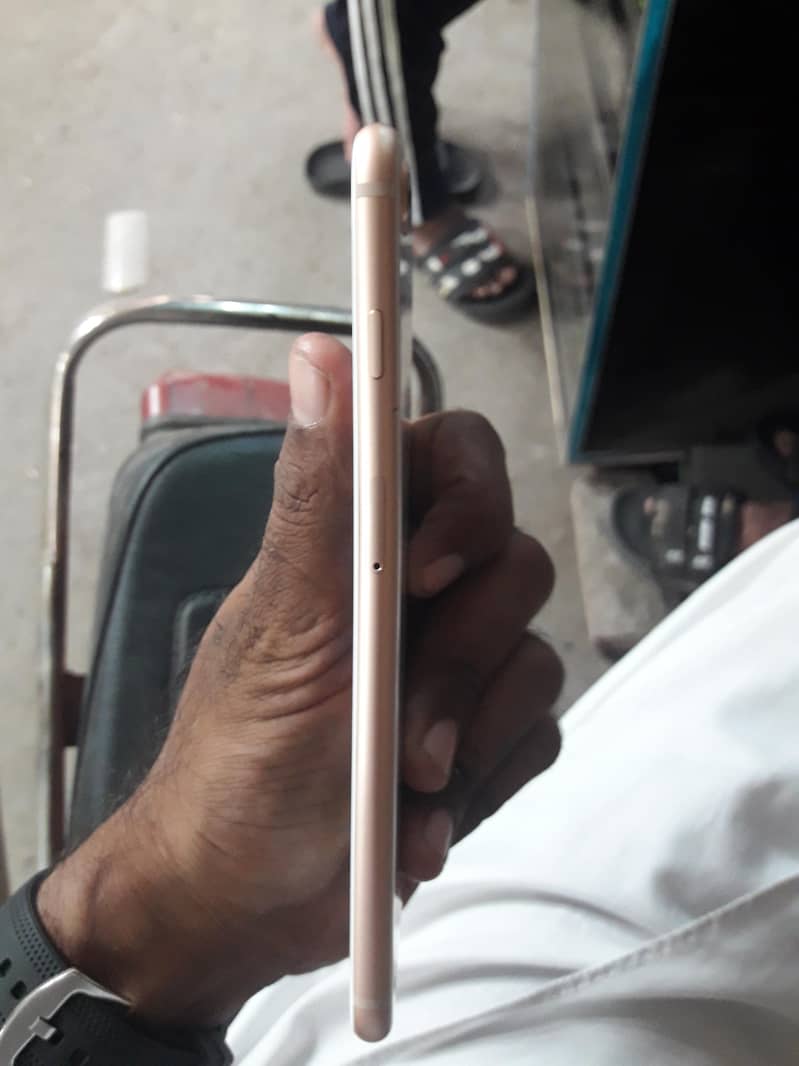 Apple iPhone 8 Plus 1