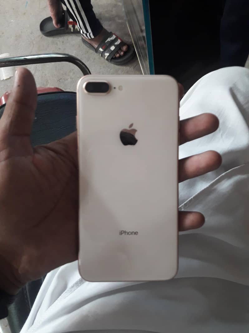 Apple iPhone 8 Plus 3