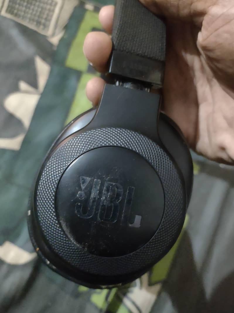 JBL e65btnc wireless headphones 0