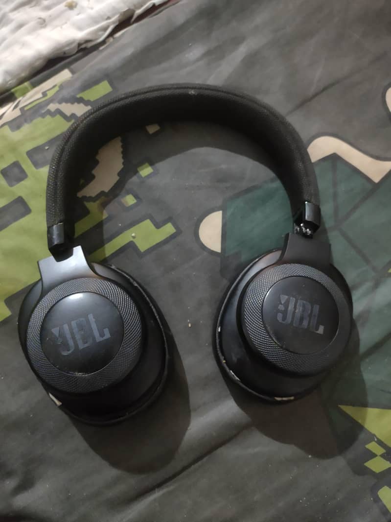 JBL e65btnc wireless headphones 2