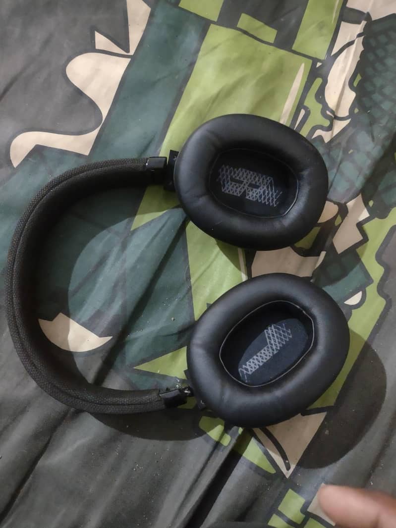 JBL e65btnc wireless headphones 3