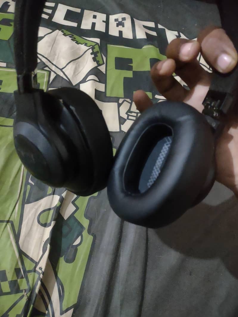 JBL e65btnc wireless headphones 4