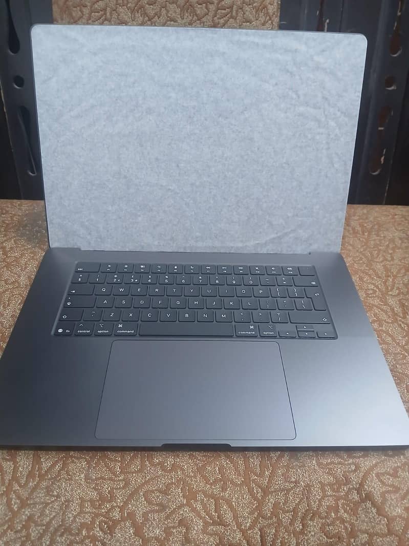 macbook pro M5 1