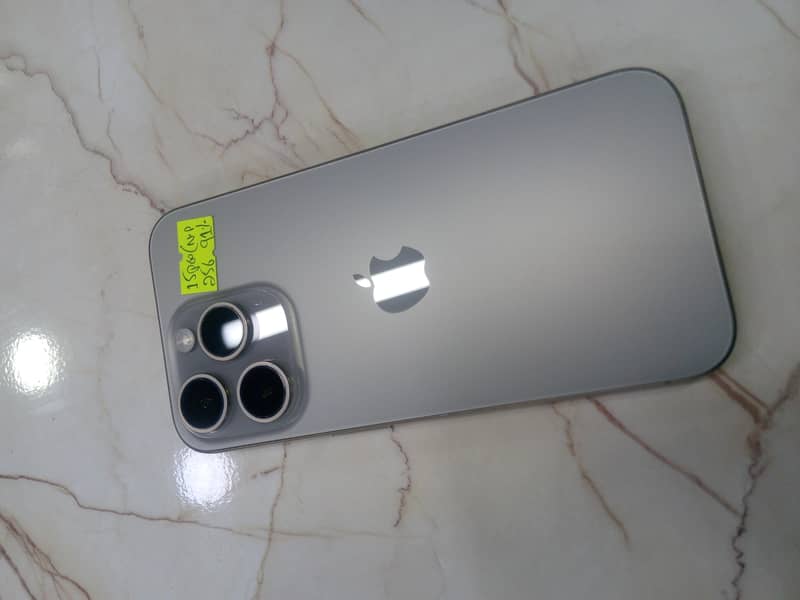 Apple iPhone 15 Pro 0