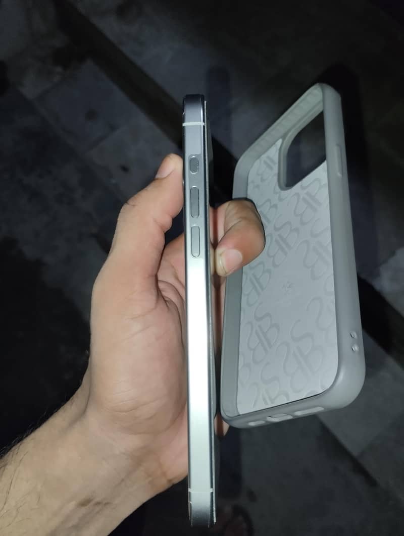 Apple iPhone 15 Pro Max 5