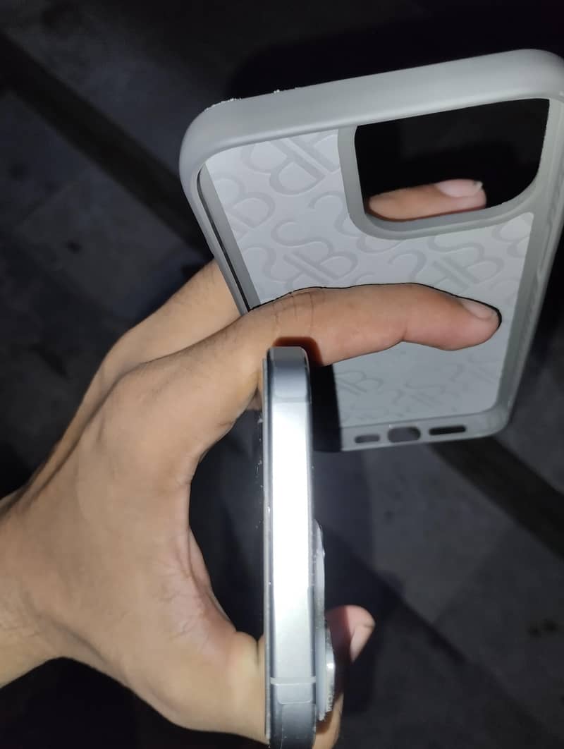 Apple iPhone 15 Pro Max 6