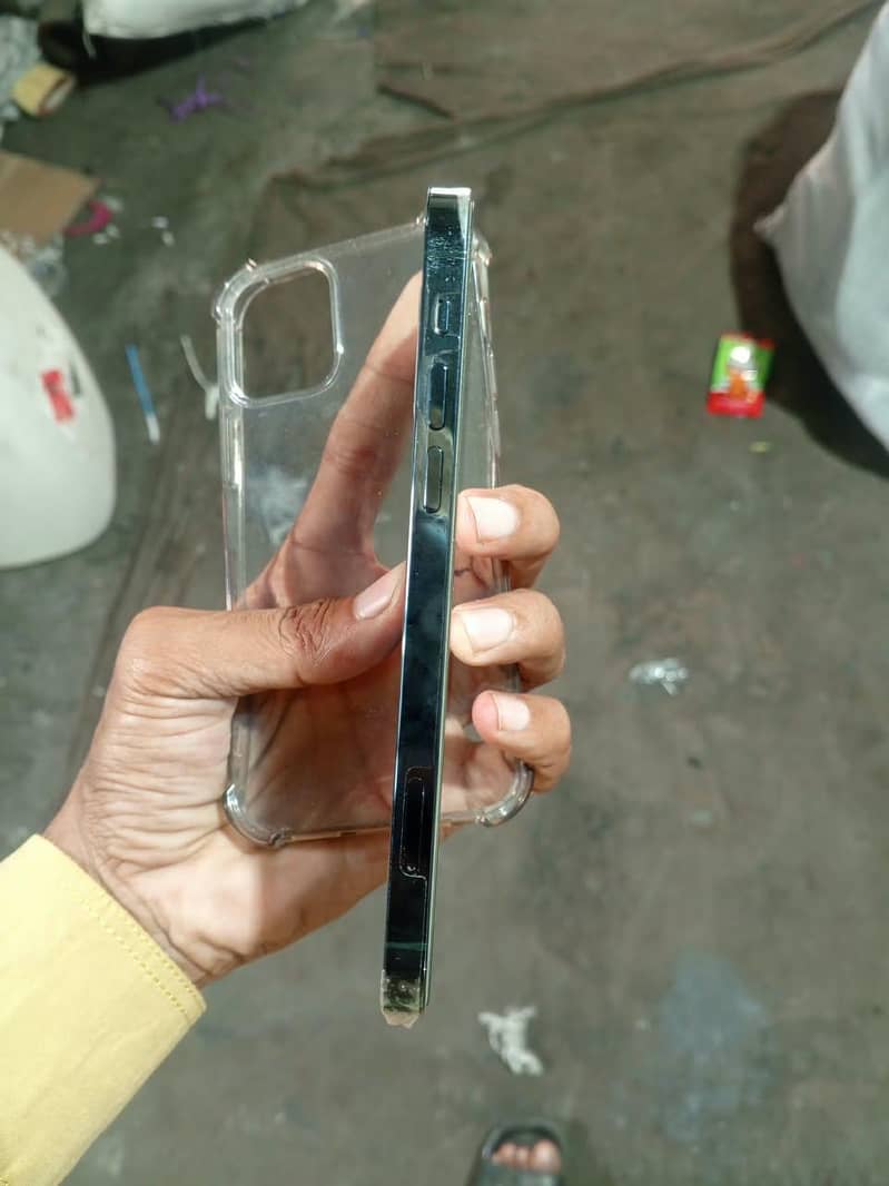 Apple iPhone 12 Pro 3