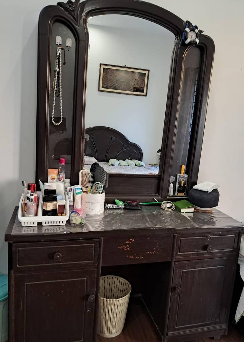 King size bed and dressing table without matris 1