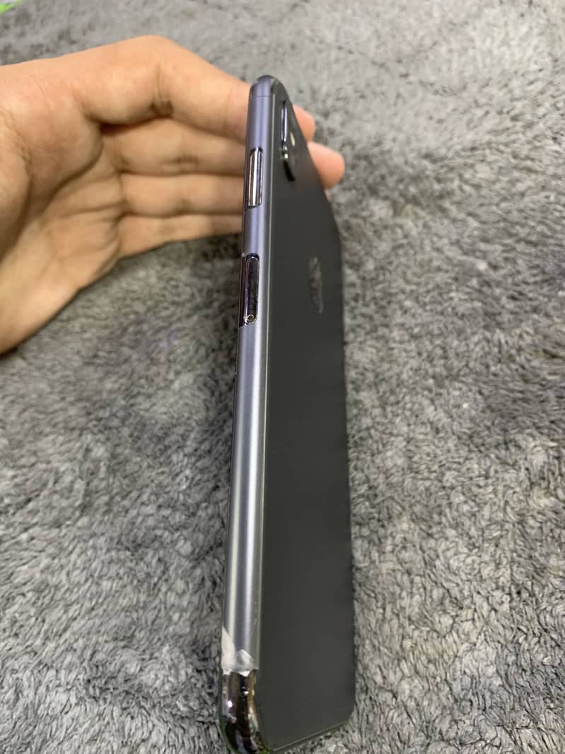 Apple iPhone XS Max 1