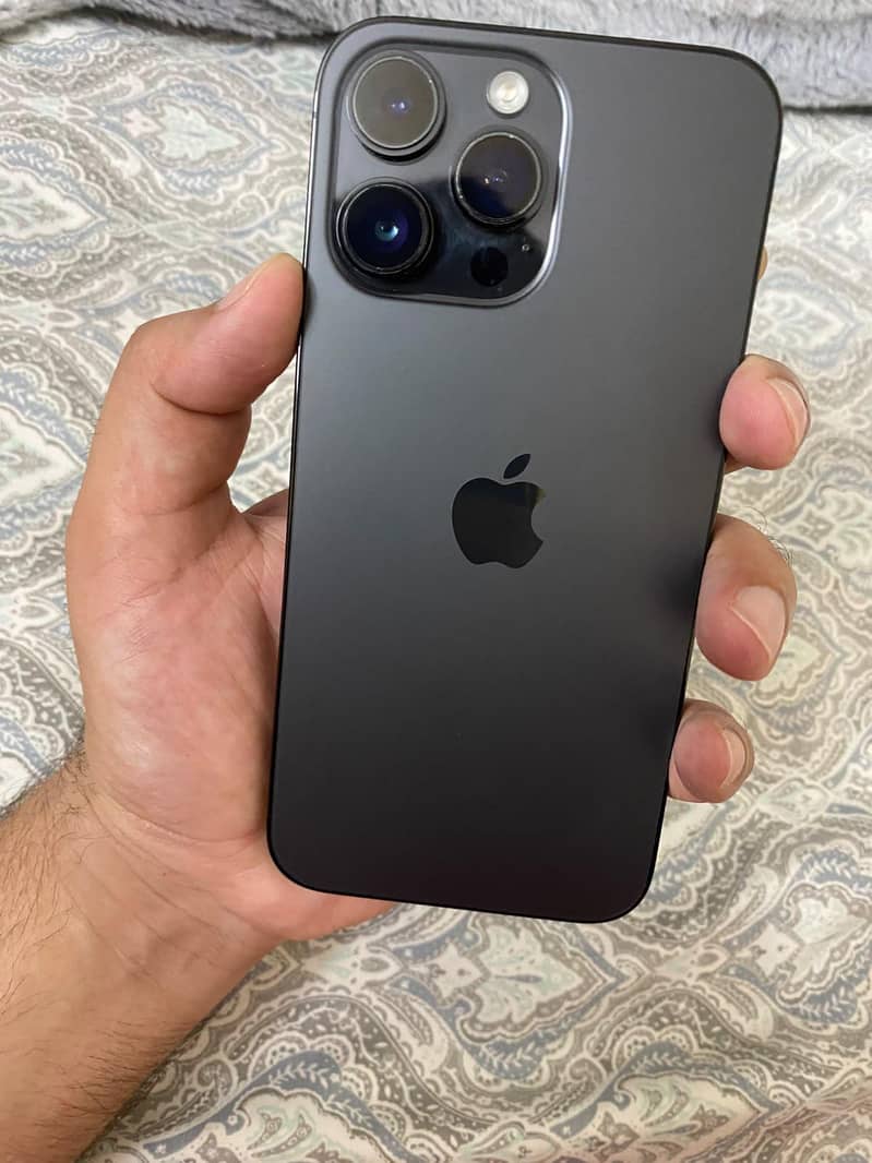 Apple iPhone 14 Pro Max 1