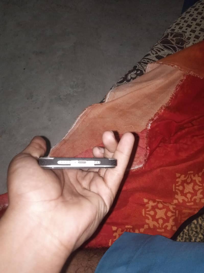 Apple iPhone 12 4
